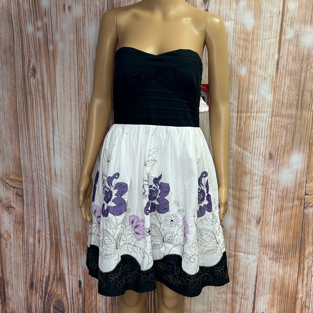 Trixxi Appliquéd Strapless‎ Dress
